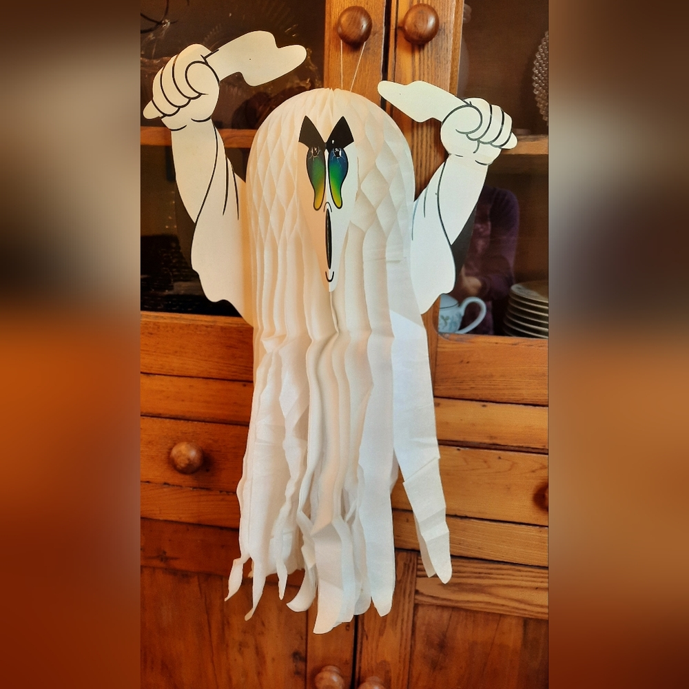 Vintage Ghost Tissue Paper Die Cut Honeycomb Halloween Decoration